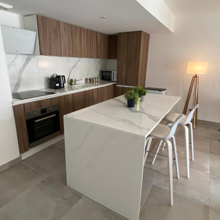 Fabulous Two-Bedroom Apartment with parking - Appartement - 15