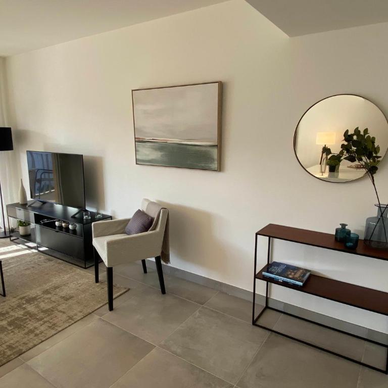 Fabulous Two-Bedroom Apartment with parking - Appartement - 22