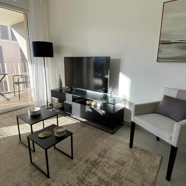 Fabulous Two-Bedroom Apartment with parking - Appartement - 21
