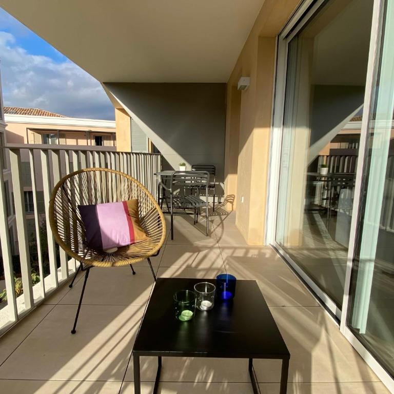 Fabulous Two-Bedroom Apartment with parking - Appartement - 27