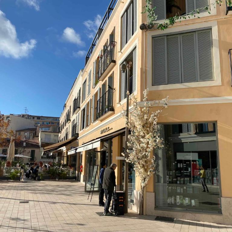 Fabulous Two-Bedroom Apartment with parking - Appartement - 35