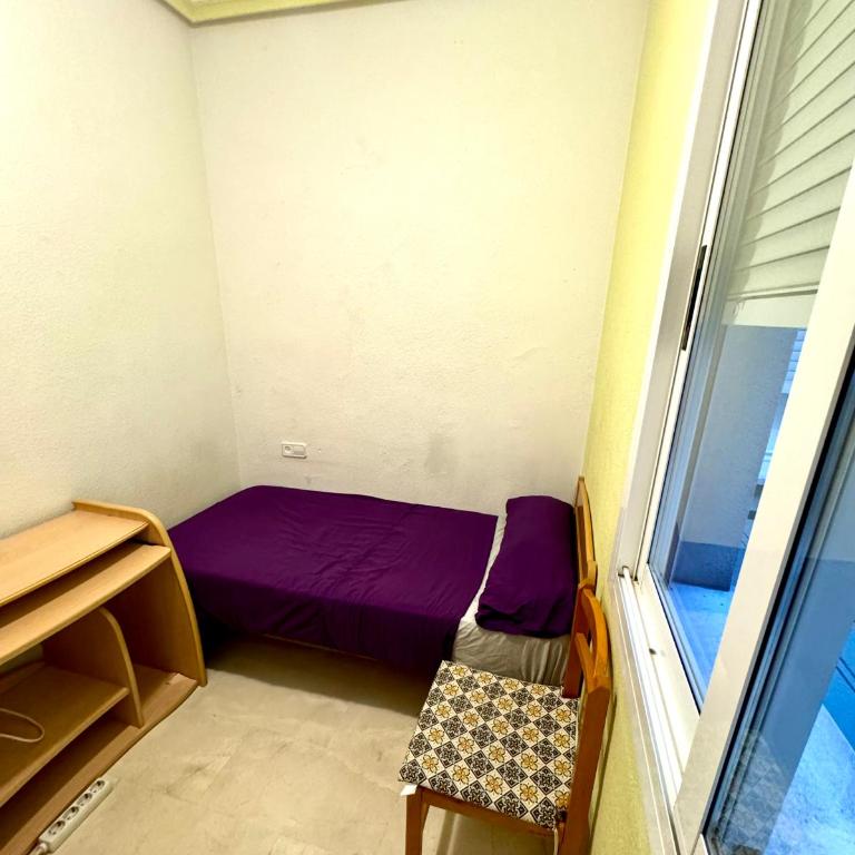 Economic private room in center of Granada - Single Room with Shared Bathroom - 1