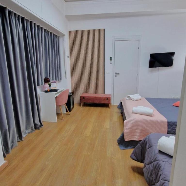 B&B ONE - Triple Room with Private Bathroom - 1
