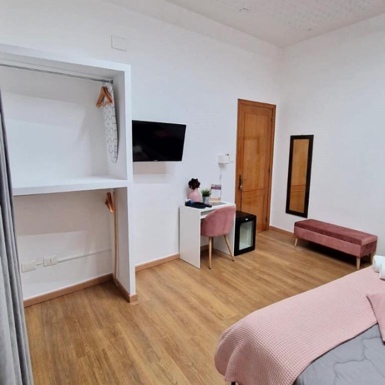 B&B ONE - Triple Room with Private Bathroom - 1