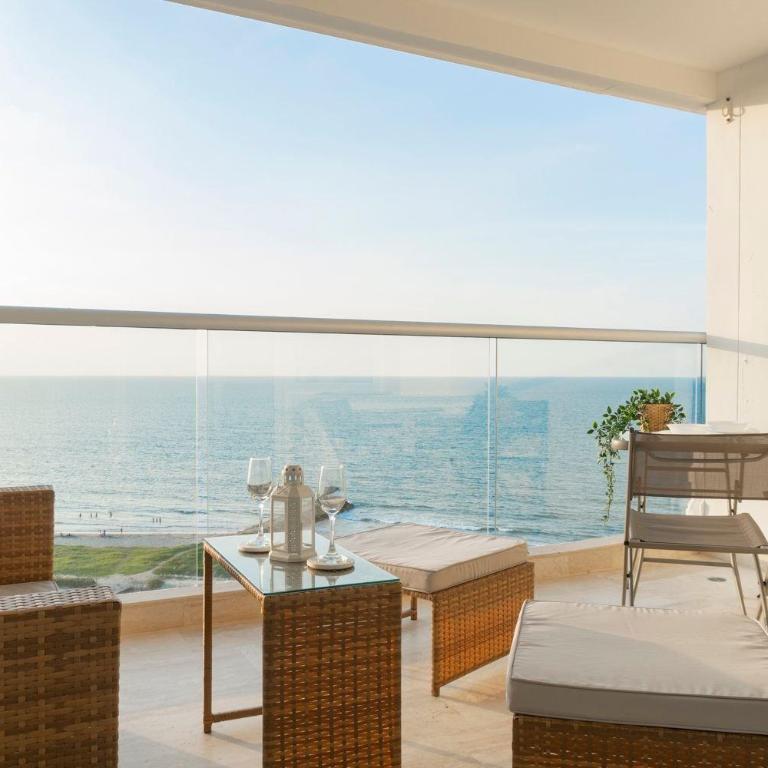 Oceanfront studio + sunset views CB1403 - Queen Suite - 1