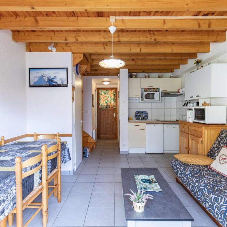 Appartement T4 7 pers, parking, proche stations ski - Maison 3 Chambres - 2
