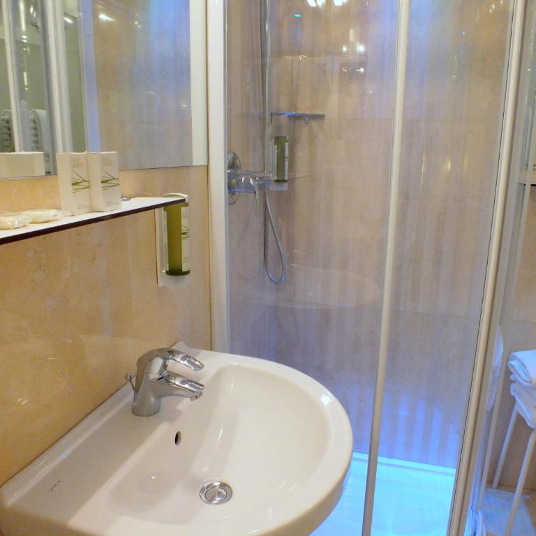 Leone Hotel - Camera Tripla Standard - 4