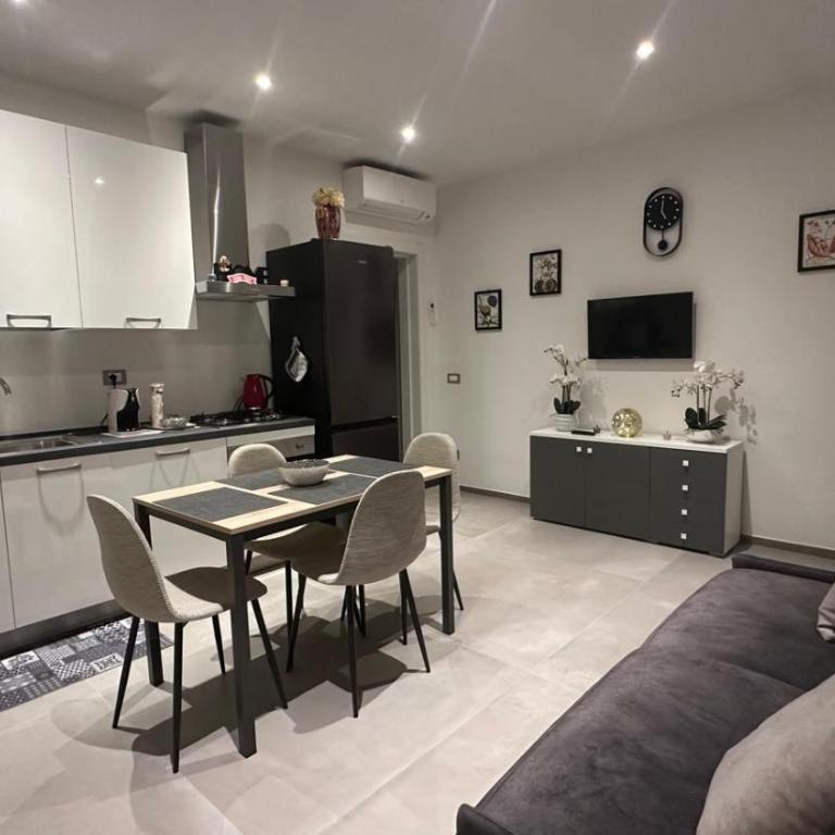 Casa Piccolo Borgo - Appartamento con 2 Camere da Letto - 1