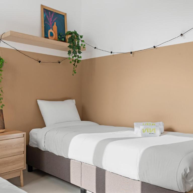 ViVi Homes - Sublime Close to the beach, Garden, Pool & Hot Tub - Three-Bedroom Deluxe Apartment - 23