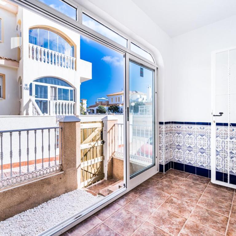 Renovated Townhouse - Rooftop, Garden & Stunning Views - Two-Bedroom House - 14