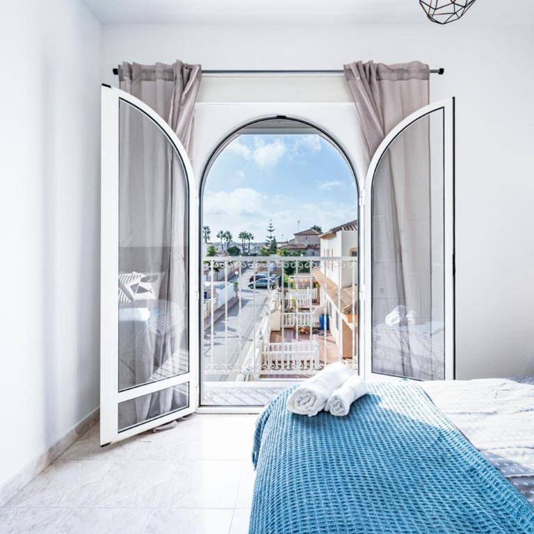 Renovated Townhouse - Rooftop, Garden & Stunning Views - Two-Bedroom House - 24