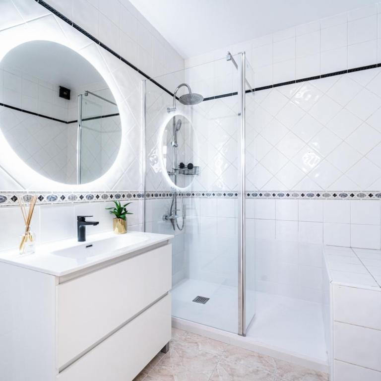 Renovated Townhouse - Rooftop, Garden & Stunning Views - Two-Bedroom House - 26