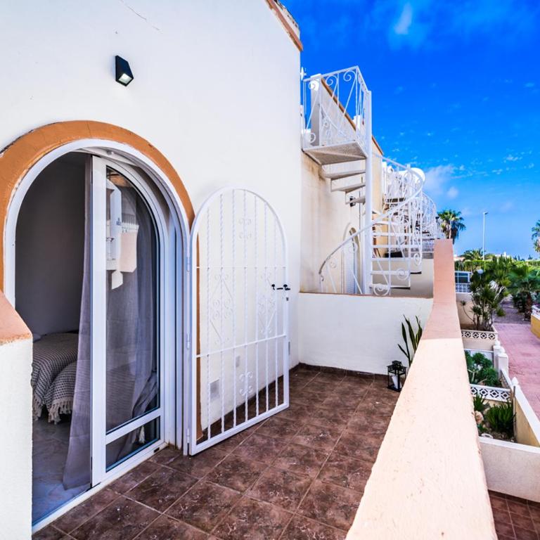 Renovated Townhouse - Rooftop, Garden & Stunning Views - Two-Bedroom House - 28