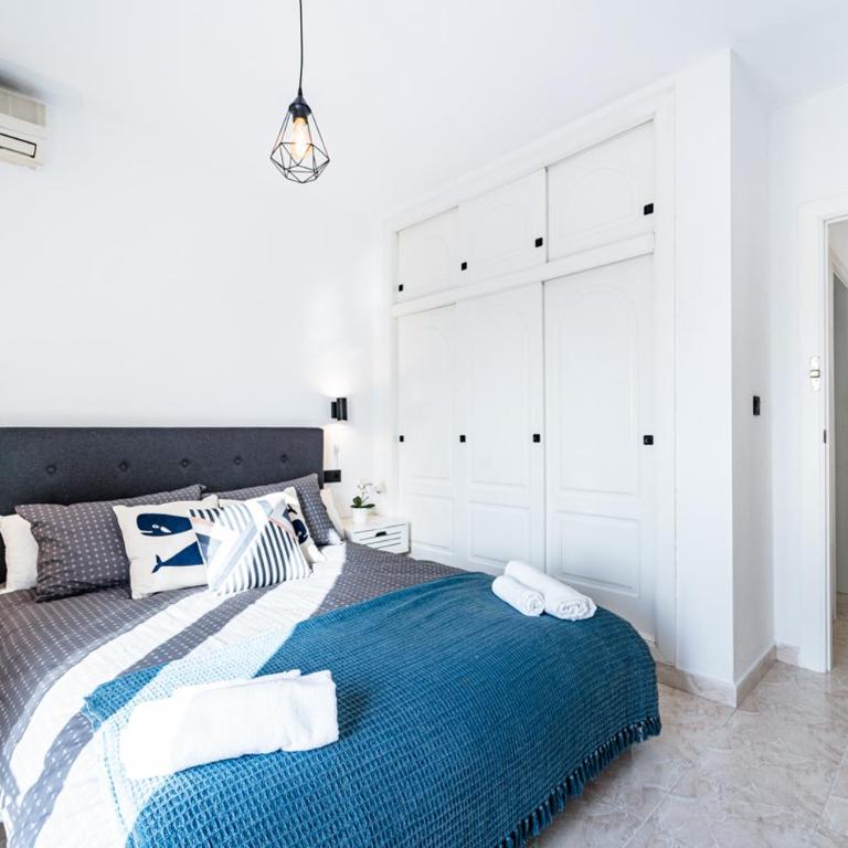Renovated Townhouse - Rooftop, Garden & Stunning Views - Two-Bedroom House - 25