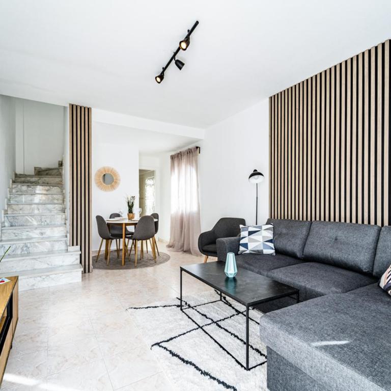 Renovated Townhouse - Rooftop, Garden & Stunning Views - Two-Bedroom House - 1