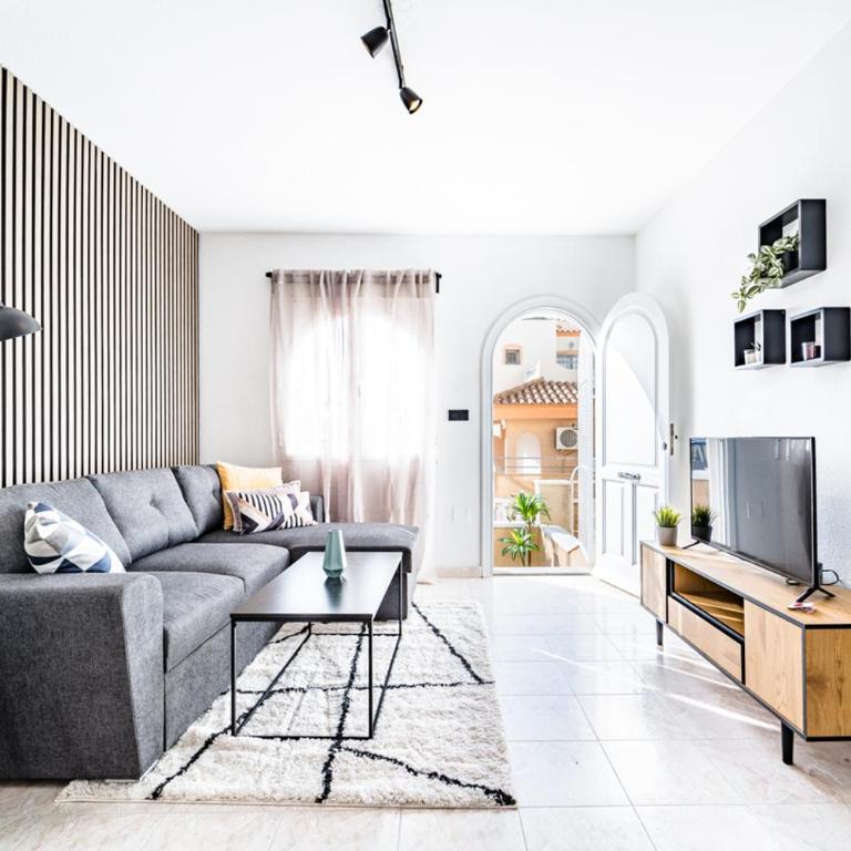 Renovated Townhouse - Rooftop, Garden & Stunning Views - Two-Bedroom House - 3