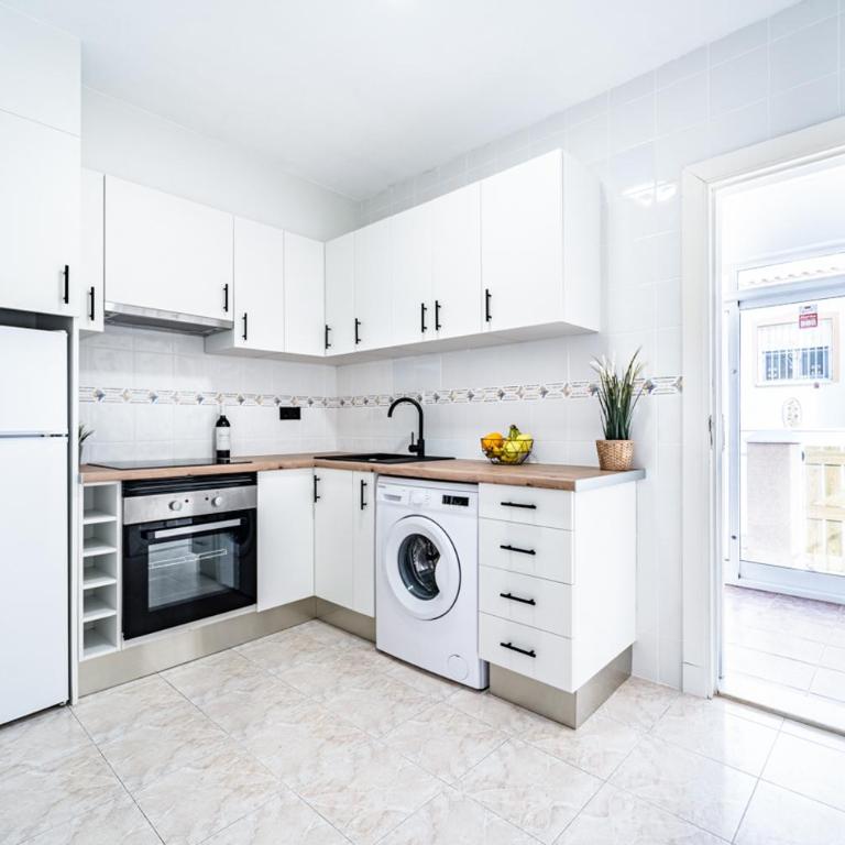 Renovated Townhouse - Rooftop, Garden & Stunning Views - Two-Bedroom House - 13