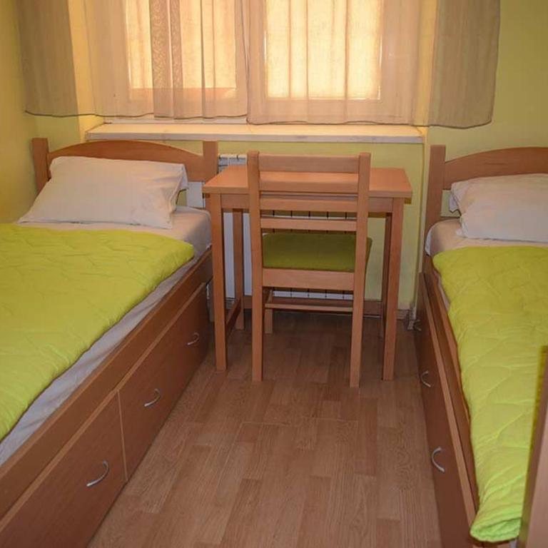 Beograd Budget Rooms Jelica - Dvokrevetna Soba sa Bračnim Krevetom i Zajedničkim Kupatilom - 1