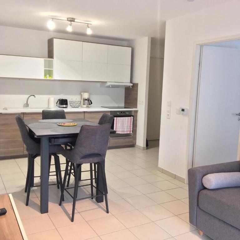 Appartement centre plage à pieds - Apartment mit 1 Schlafzimmer und Balkon - 1