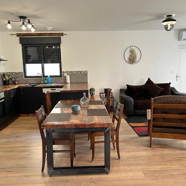 Paisible MAISON familiale - 4 Chambres - 2 SDB - terrasse et jardin - parking privé - Limoges - Villa - 24