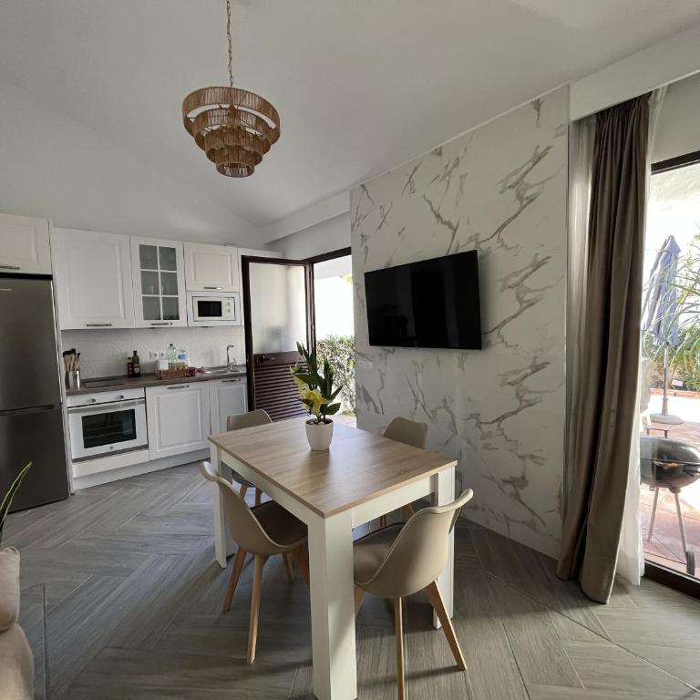 Estepona - Playa - Villa de 2 dormitorios con terrazas al lado del mar AL7 - Apartamento - 10