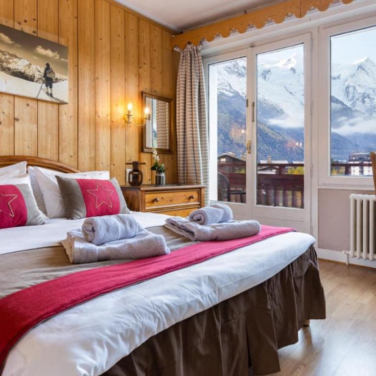 Chalet Hôtel La Sapinière - Chambre Triple avec Vue sur le Mont Blanc - 5