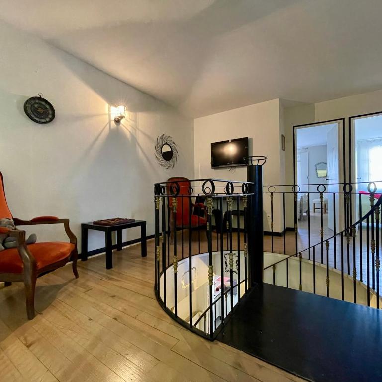 Côté Cité appartements - Parking privé - 100m Cité médiévale - Three-Bedroom House - 26