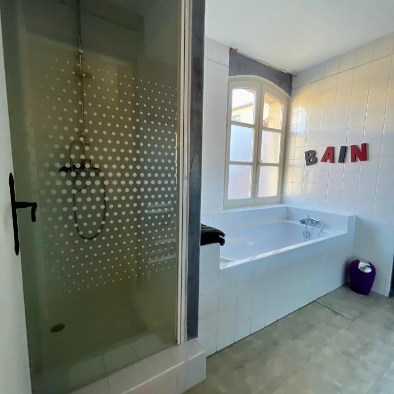 Côté Cité appartements - Parking privé - 100m Cité médiévale - Three-Bedroom House - 40