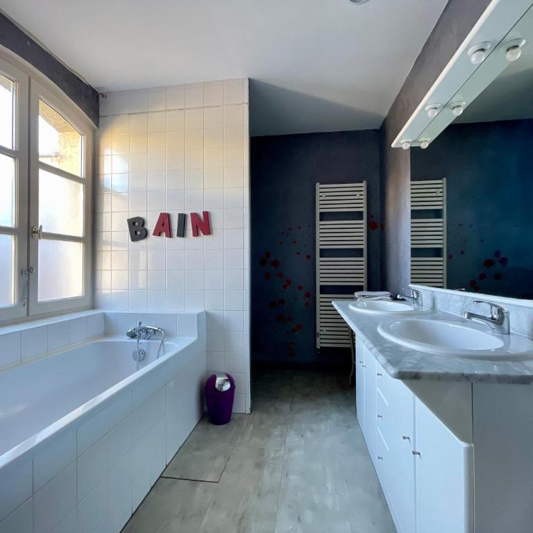 Côté Cité appartements - Parking privé - 100m Cité médiévale - Three-Bedroom House - 41