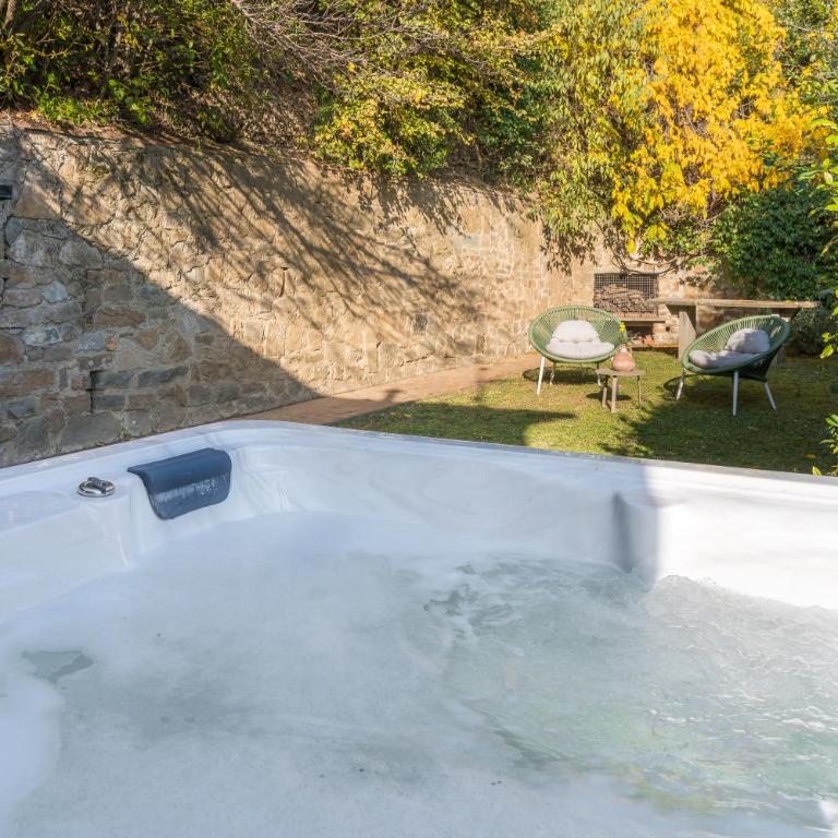 Private Jacuzzi - Villa Bellosguardo in Florence Historic Center - Villa Deluxe - 8
