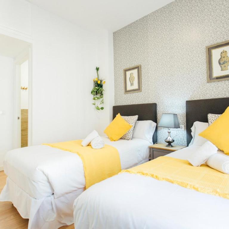 Bright Renovated Full of Natural Light 2BR 2BA - Apartment - 23