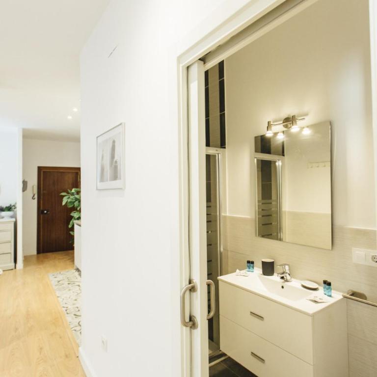 Bright Renovated Full of Natural Light 2BR 2BA - Apartment - 24