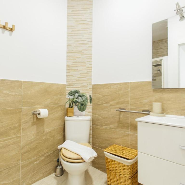 Bright Renovated Full of Natural Light 2BR 2BA - Apartment - 26