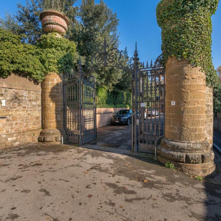 Private Jacuzzi - Villa Bellosguardo in Florence Historic Center - Villa Deluxe - 11