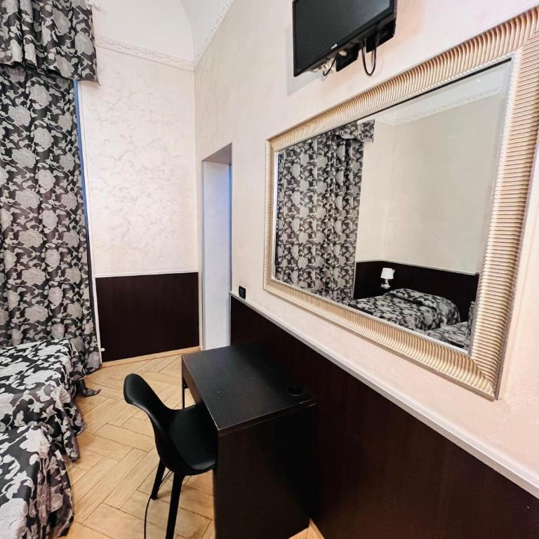 Funny place - Double Room with Private Bathroom - 5