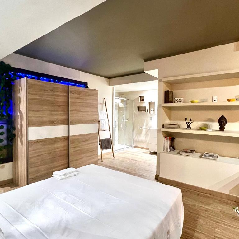 Tropical Loft - One-Bedroom Apartment - 8
