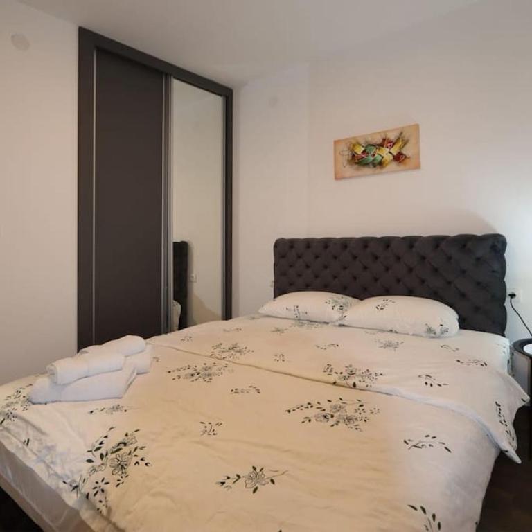 Lux Apartment Rose Avenue - One-Bedroom Apartment - 37