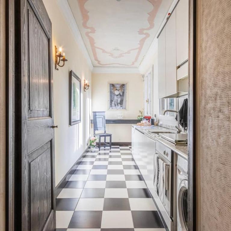 Canal View Luxury Heritage Retreat 2 Bedroom - Two-Bedroom Apartment - 24