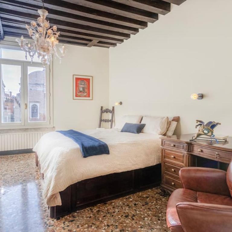 Canal View Luxury Heritage Retreat 2 Bedroom - Two-Bedroom Apartment - 11