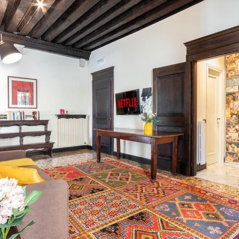 Canal View Luxury Heritage Retreat 2 Bedroom - Two-Bedroom Apartment - 19