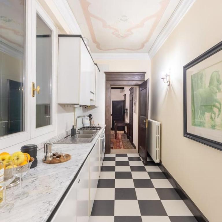 Canal View Luxury Heritage Retreat 2 Bedroom - Two-Bedroom Apartment - 23