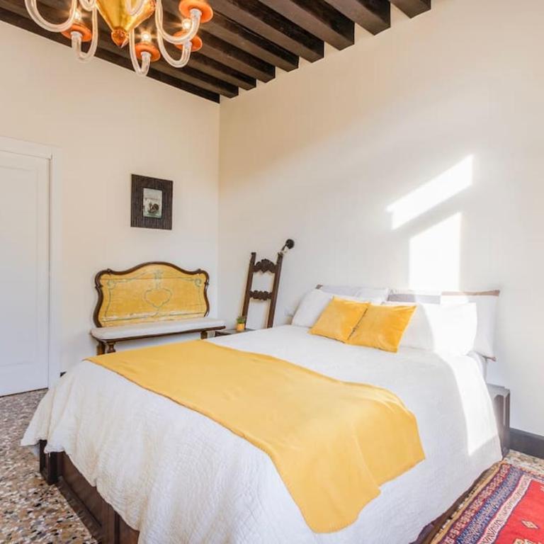 Canal View Luxury Heritage Retreat 2 Bedroom - Two-Bedroom Apartment - 3