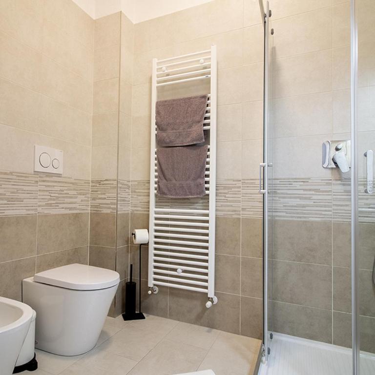 Athena Rooms - Parcheggio privato - Camera Matrimoniale con Bagno Privato - 20