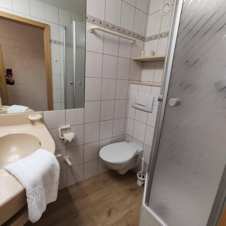Sauna, Pools mit XXL-Terasse oder Kinderkino - Apartment mit Balkon - 18