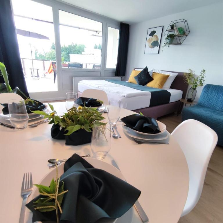 Sauna, Pools mit XXL-Terasse oder Kinderkino - Apartment mit Balkon - 11