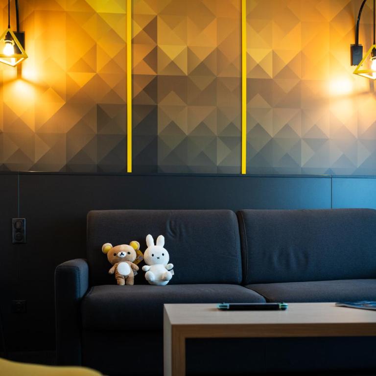 ibis Styles Poitiers Nord - Chambre Familiale Standard avec Lit Double et Canapé-Lit - 5