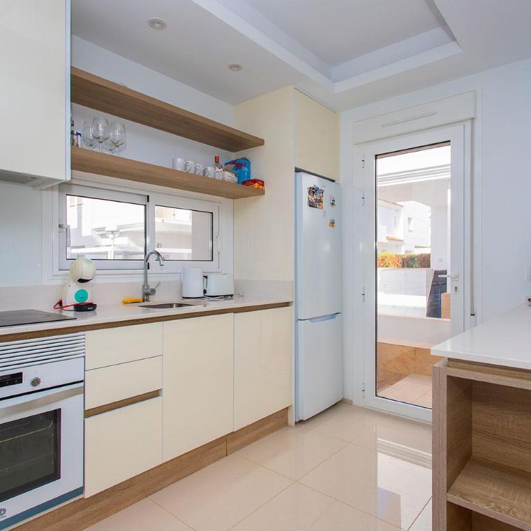 CH Allegra 39 Doña Pepa - Two-Bedroom House - 9