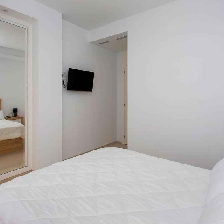 CH Allegra 39 Doña Pepa - Two-Bedroom House - 11