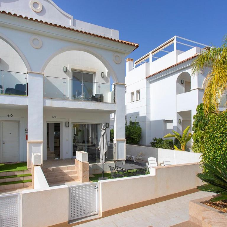 CH Allegra 39 Doña Pepa - Two-Bedroom House - 14