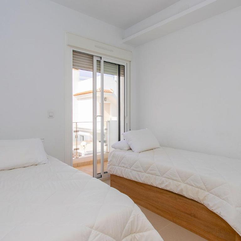 CH Allegra 39 Doña Pepa - Two-Bedroom House - 15